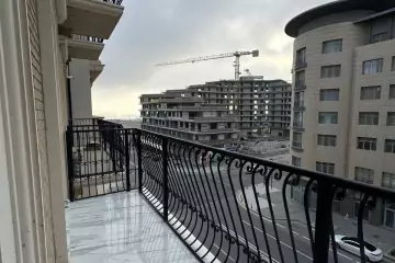 Satılır Yeni Tikili Ağ şəhər Kompleksində