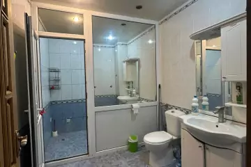 Satılır Yeni Tikili Ayna Sultanova Heykəlində
