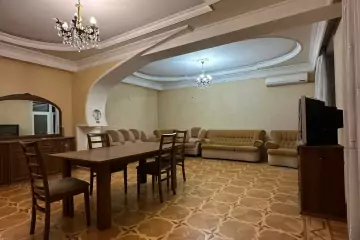 Satılır Yeni Tikili Ayna Sultanova Heykəlində