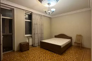 Satılır Yeni Tikili Ayna Sultanova Heykəlində
