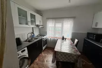 Satılır Həyət Evi Zabrat Qəsəbəsida