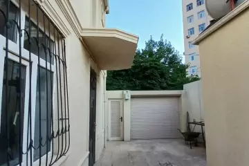 Satılır Həyət Evi Bakıda