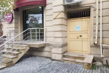 Aylıq Kirayə Köhnə Tikili Mərkəzdə