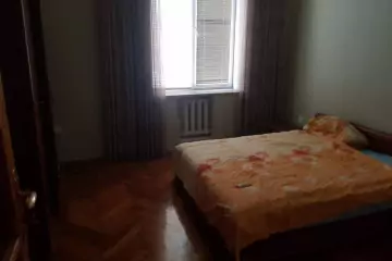 Aylıq Kirayə Köhnə Tikili Mərkəzdə