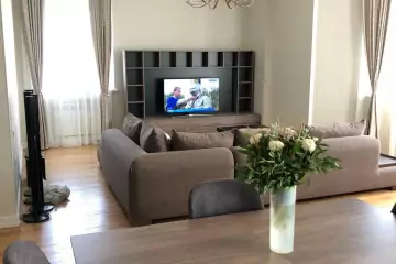 Aylıq Kirayə Yeni Tikili Mərkəzdə