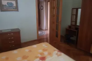 Aylıq Kirayə Köhnə Tikili Mərkəzdə