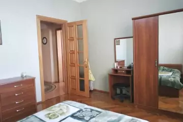 Aylıq Kirayə Köhnə Tikili Mərkəzdə