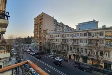 Aylıq Kirayə Köhnə Tikili Mərkəzdə