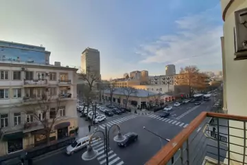 Aylıq Kirayə Köhnə Tikili Mərkəzdə