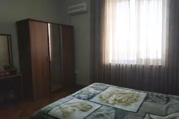 Aylıq Kirayə Köhnə Tikili Mərkəzdə