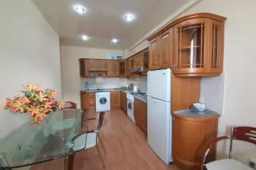Aylıq Kirayə Köhnə Tikili Mərkəzdə