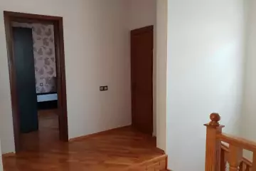 Aylıq Kirayə Həyət Evi Ukraniya Dairəsida