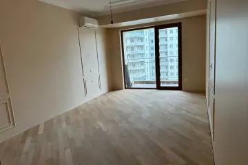 Satılır Yeni Tikili Ağ şəhər Kompleksində