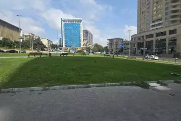 Satılır Yeni Tikili Elmler Akademiyasıda