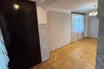 Satılır Köhnə Tikili 8-ci Mikrorayonda