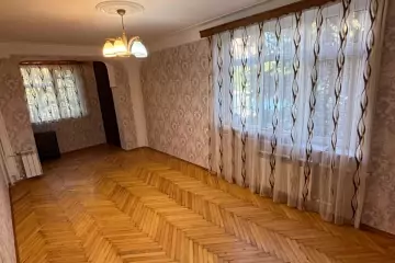 Satılır Köhnə Tikili 8-ci Mikrorayonda 