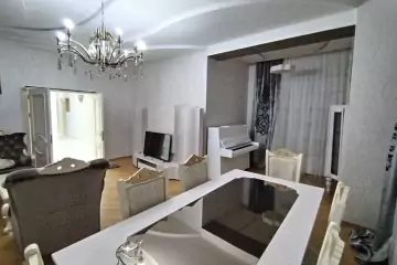 Satılır Yeni Tikili Elmler Akademiyasıda