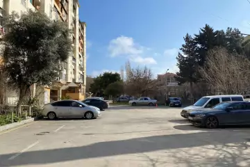Satılır Köhnə Tikili Bakıxanovda