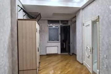 Satılır Yeni Tikili Elmler Akademiyasıda