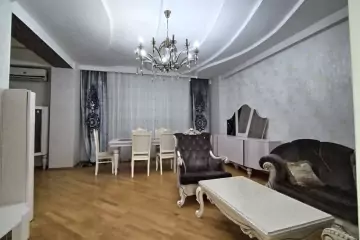 Satılır Yeni Tikili Elmler Akademiyasıda