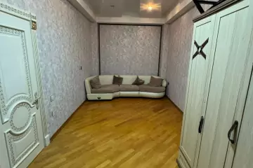 Satılır Yeni Tikili Elmler Akademiyasıda