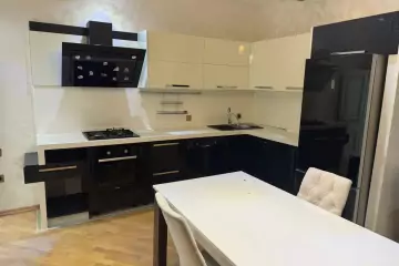 Satılır Yeni Tikili Elmler Akademiyasıda