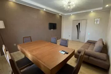Satılır Köhnə Tikili 8-ci Kilometrdə