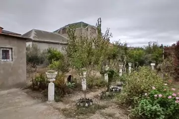 Satılır Həyət Evi Buzovnada