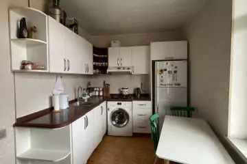 Satılır Köhnə Tikili 8-ci Kilometrdə