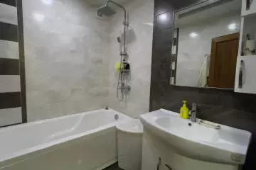 Satılır Köhnə Tikili 8-ci Kilometrdə