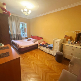 Satılır 3 otaqlı Köhnə Tikili 80 m², 8-ci mikrorayon