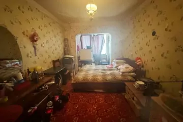 Satılır Köhnə Tikili 8-ci Mikrorayonda