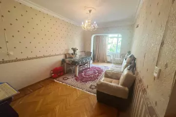 Satılır Köhnə Tikili 8-ci Mikrorayonda 