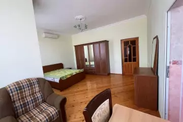 Satılır Bağ Evi Novxanıda