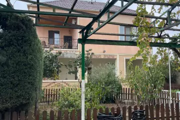 Satılır Bağ Evi Buzovnada