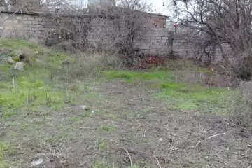 Satılır Torpaq Bakı Kinoteatrıda