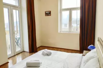 Aylıq Kirayə Köhnə Tikili Mərkəzdə