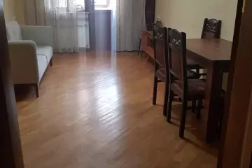 Satılır Köhnə Tikili Elmler Akademiyasıda