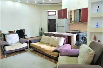 Aylıq Kirayə Köhnə Tikili Mərkəzdə