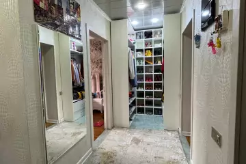 Satılır Köhnə Tikili Elmler Akademiyasıda