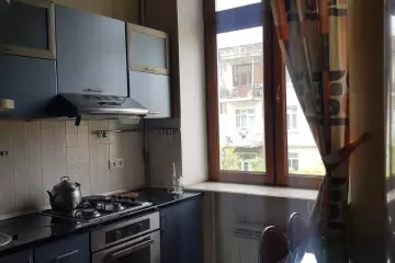 Satılır Köhnə Tikili Elmler Akademiyasıda