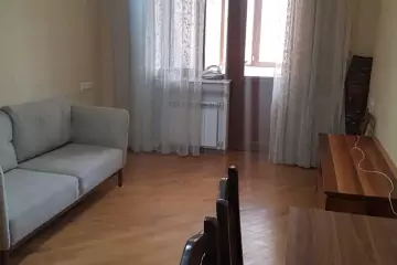 Satılır Köhnə Tikili Elmler Akademiyasıda