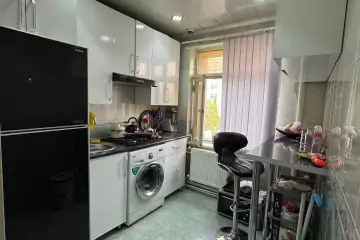 Satılır Köhnə Tikili Elmler Akademiyasıda
