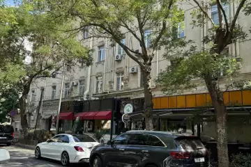 Satılır Köhnə Tikili Elmler Akademiyasıda