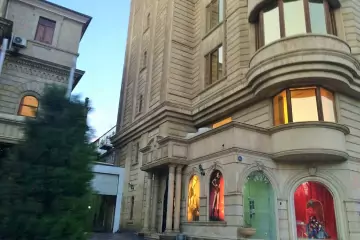 Aylıq Kirayə Köhnə Tikili Mərkəzdə 