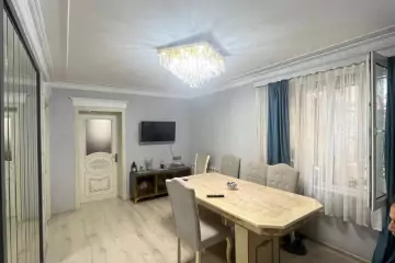 Satılır Köhnə Tikili Elmler Akademiyasıda