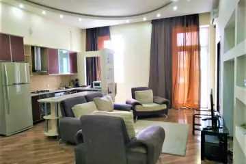 Aylıq Kirayə Köhnə Tikili Mərkəzdə