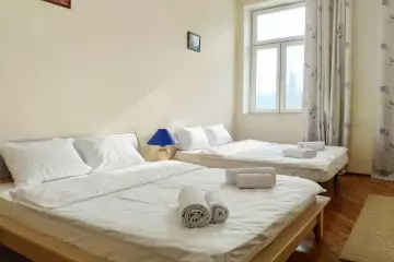 Aylıq Kirayə Köhnə Tikili Mərkəzdə