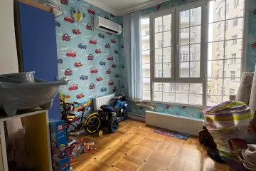 Satılır Köhnə Tikili Elmler Akademiyasıda