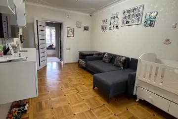 Satılır Köhnə Tikili Elmler Akademiyasıda